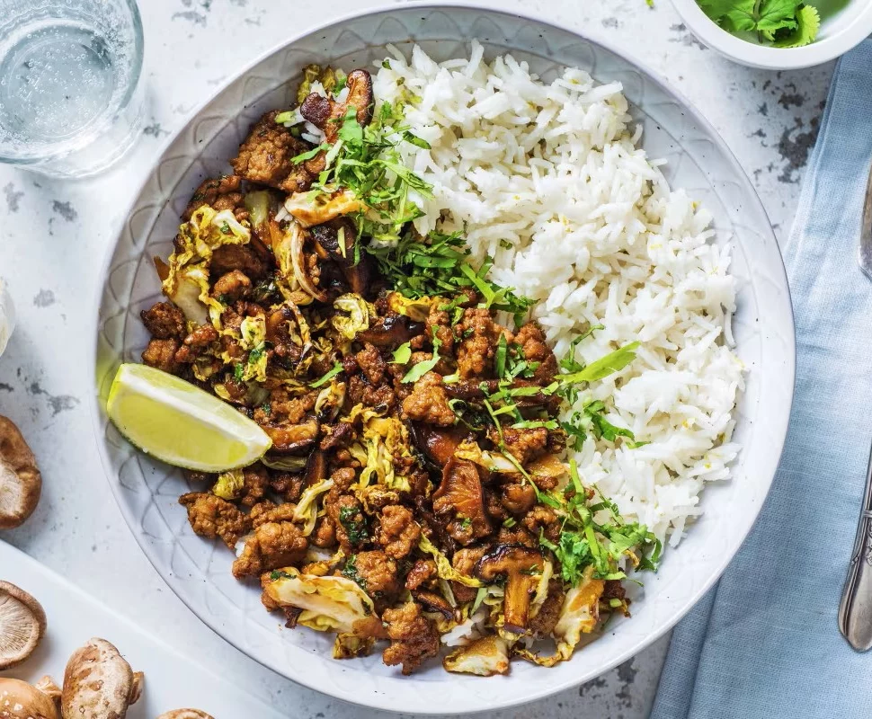 Bambú, shitake y cerdo salteado con arroz Thai