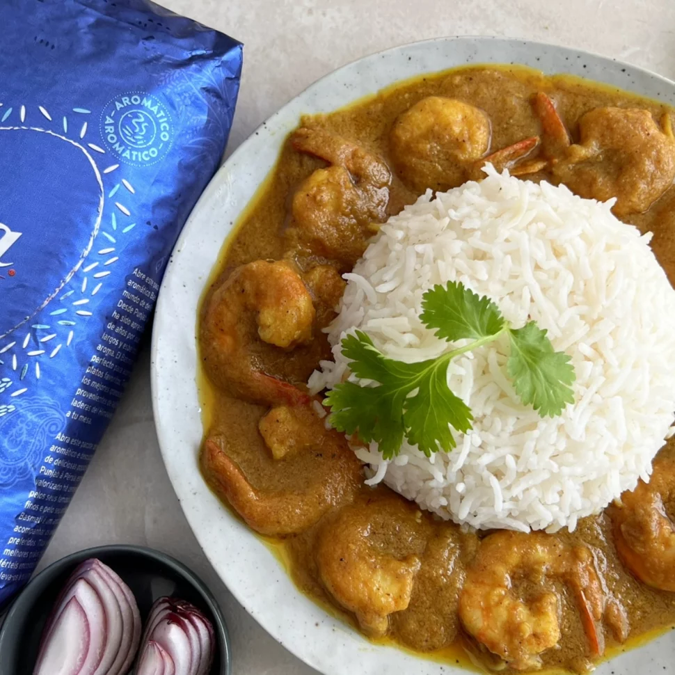 Langostinos al curry con arroz Basmati Tilda