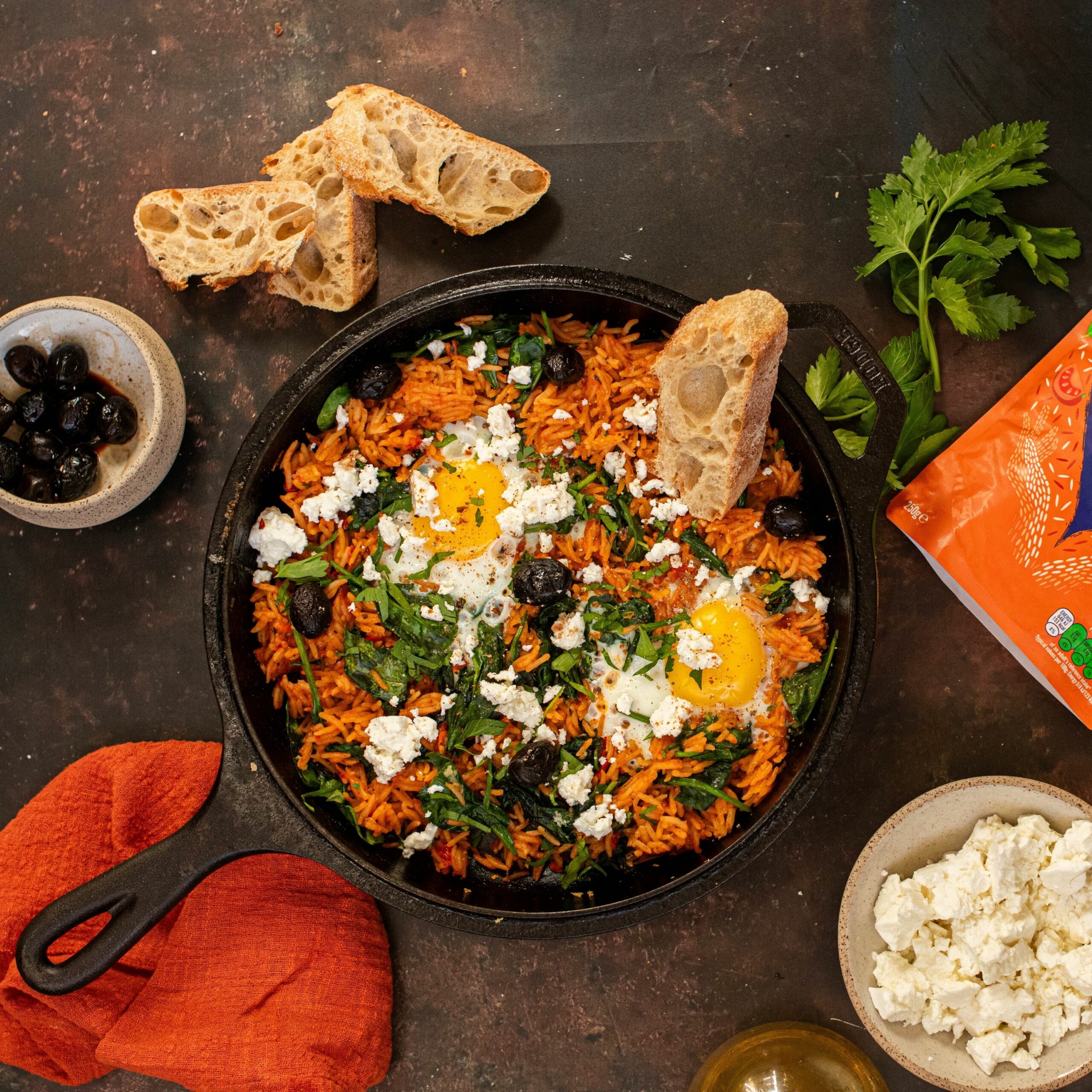 Chakchouka express au riz tomate-basilic et épinards