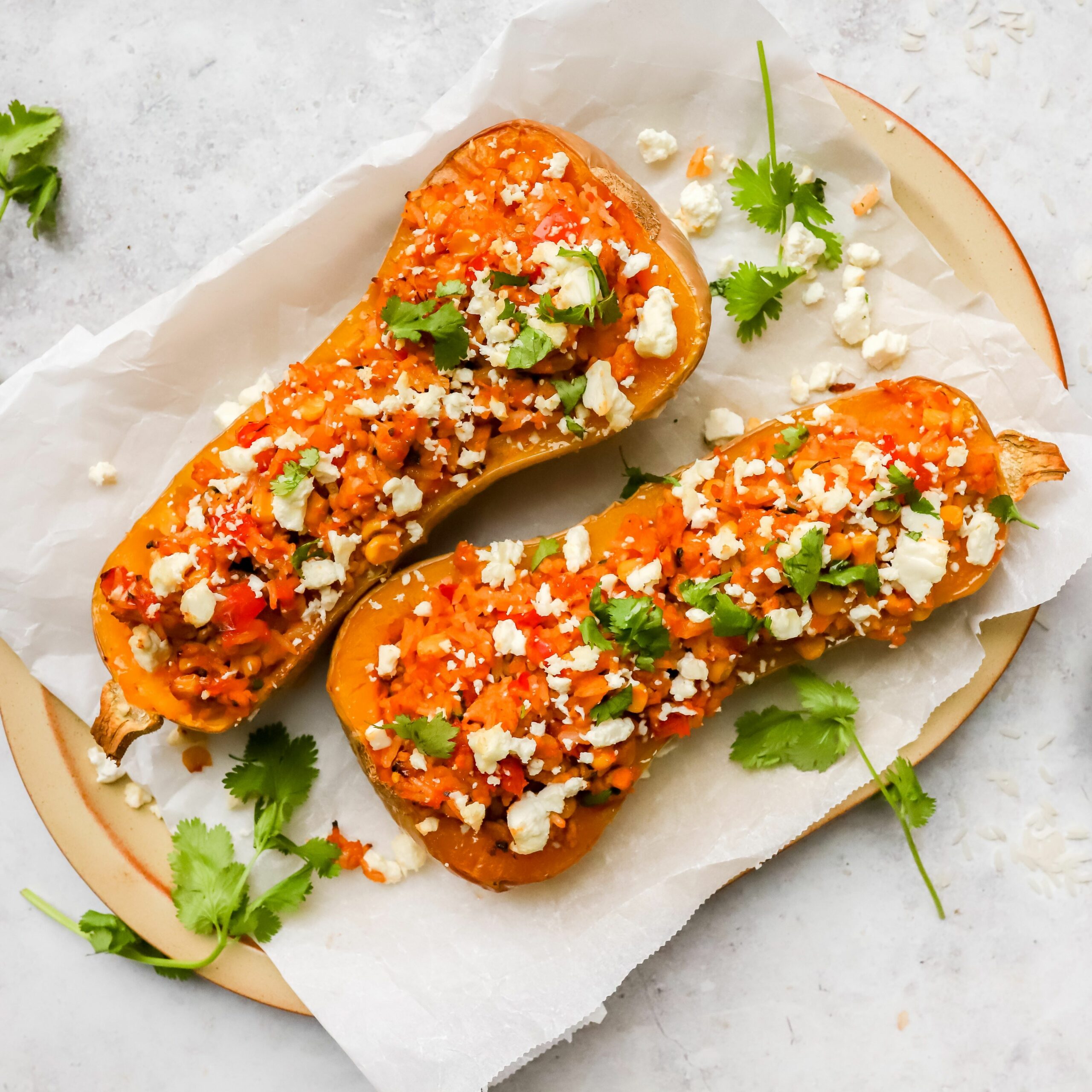 Butternut farcie avec riz, poulet haché et maïs