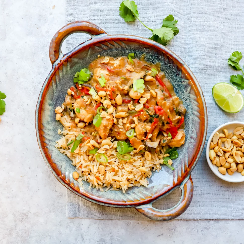 Poulet épicé à la sauce cacahuète